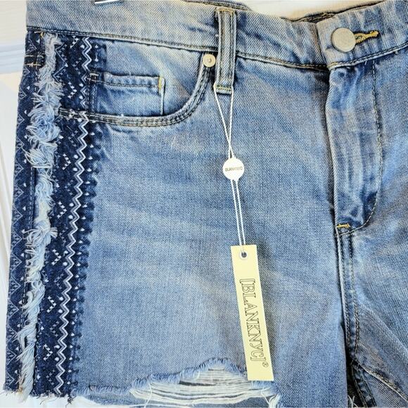 BlankNYC Blue Jean Hiker Short Sz 29 8 Frayed Embroidered Side Stripe Free Bee - Picture 7 of 16